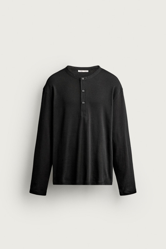 T-SHIRT À IMPRIMÉS ET BRODERIES