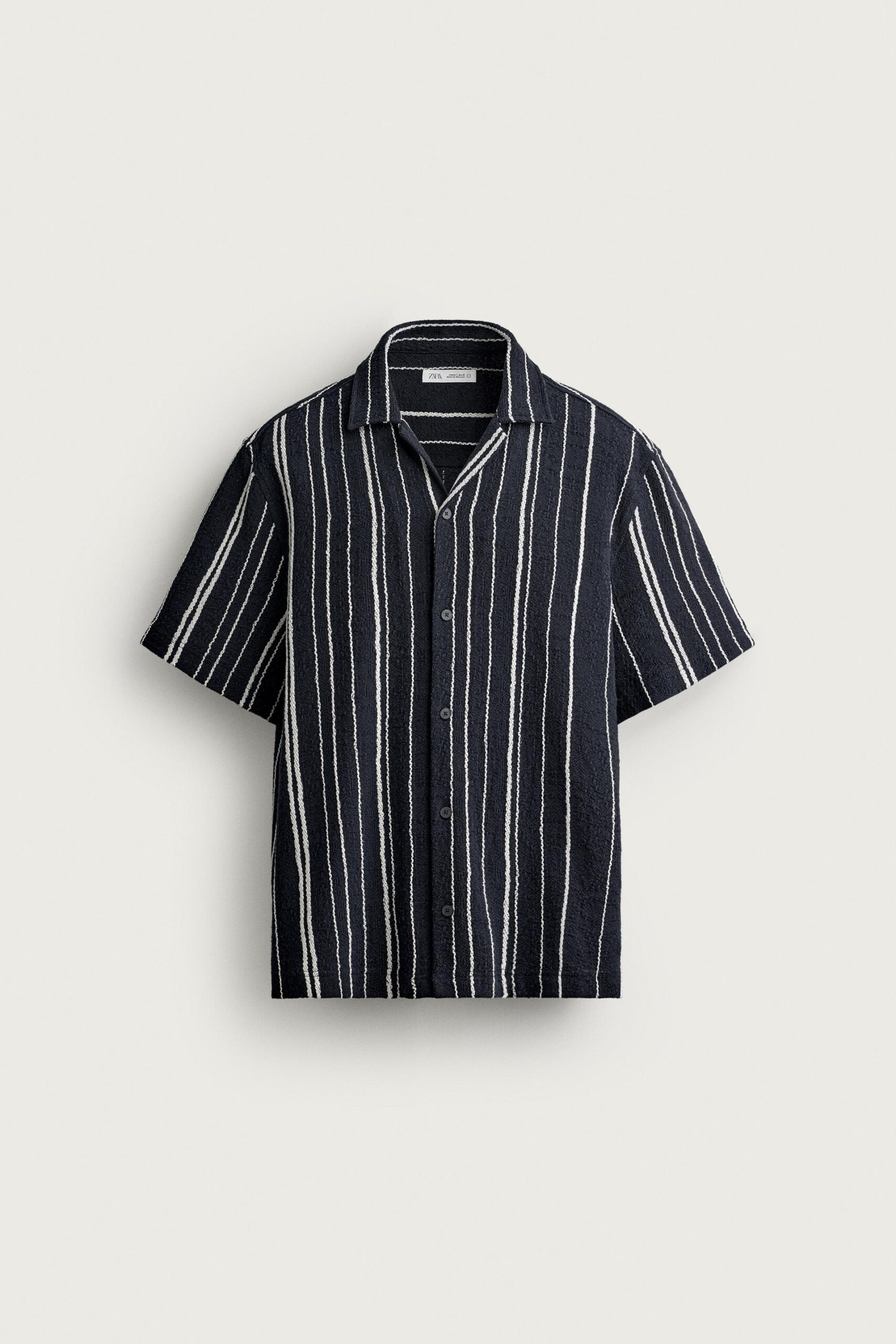 CHEMISE À RAYURES EN JACQUARD, COUPE CLASSIQUE