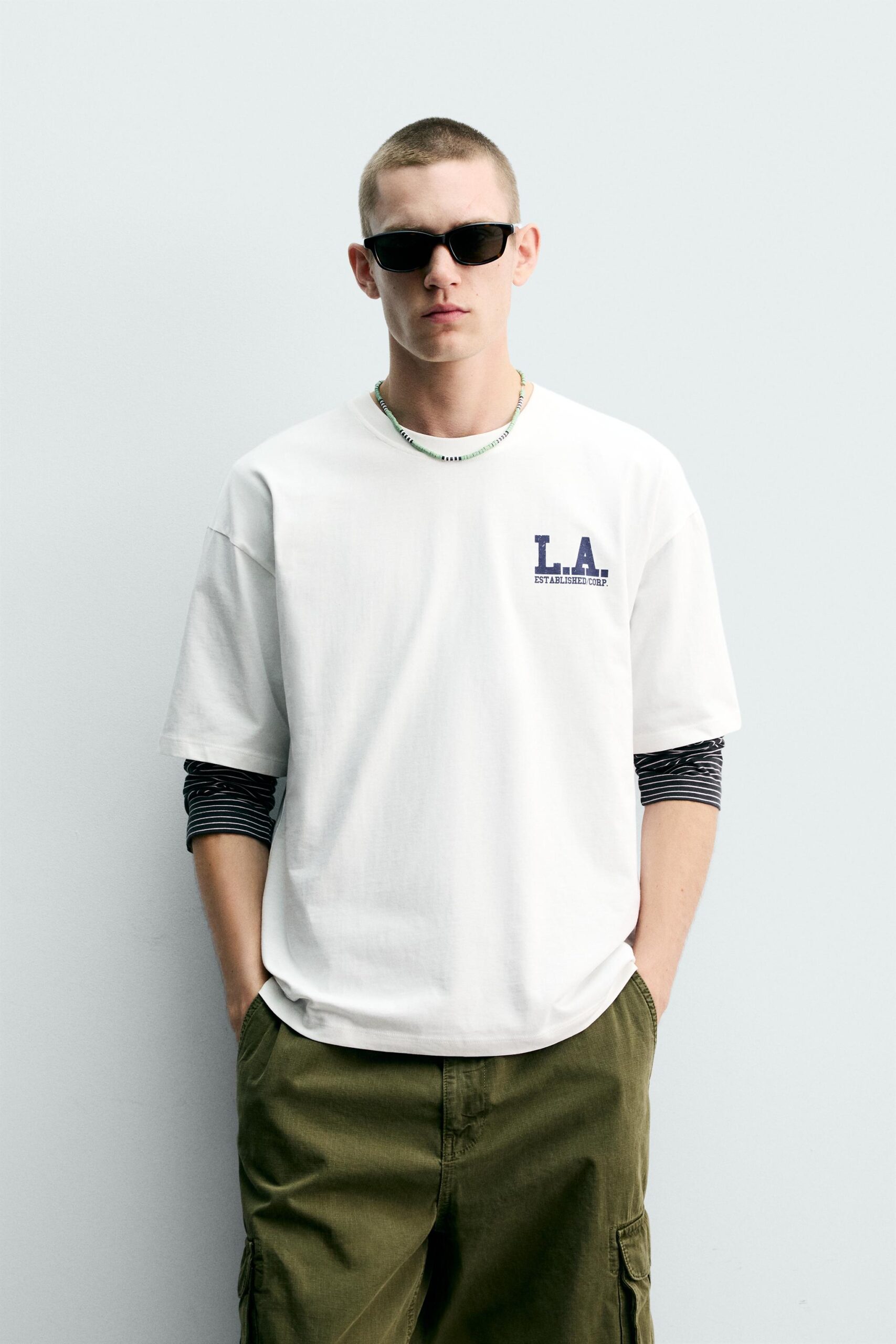 T-SHIRT À COUPE DÉCONTRACTÉE AVEC IMPRIMÉ DÉLAVÉ