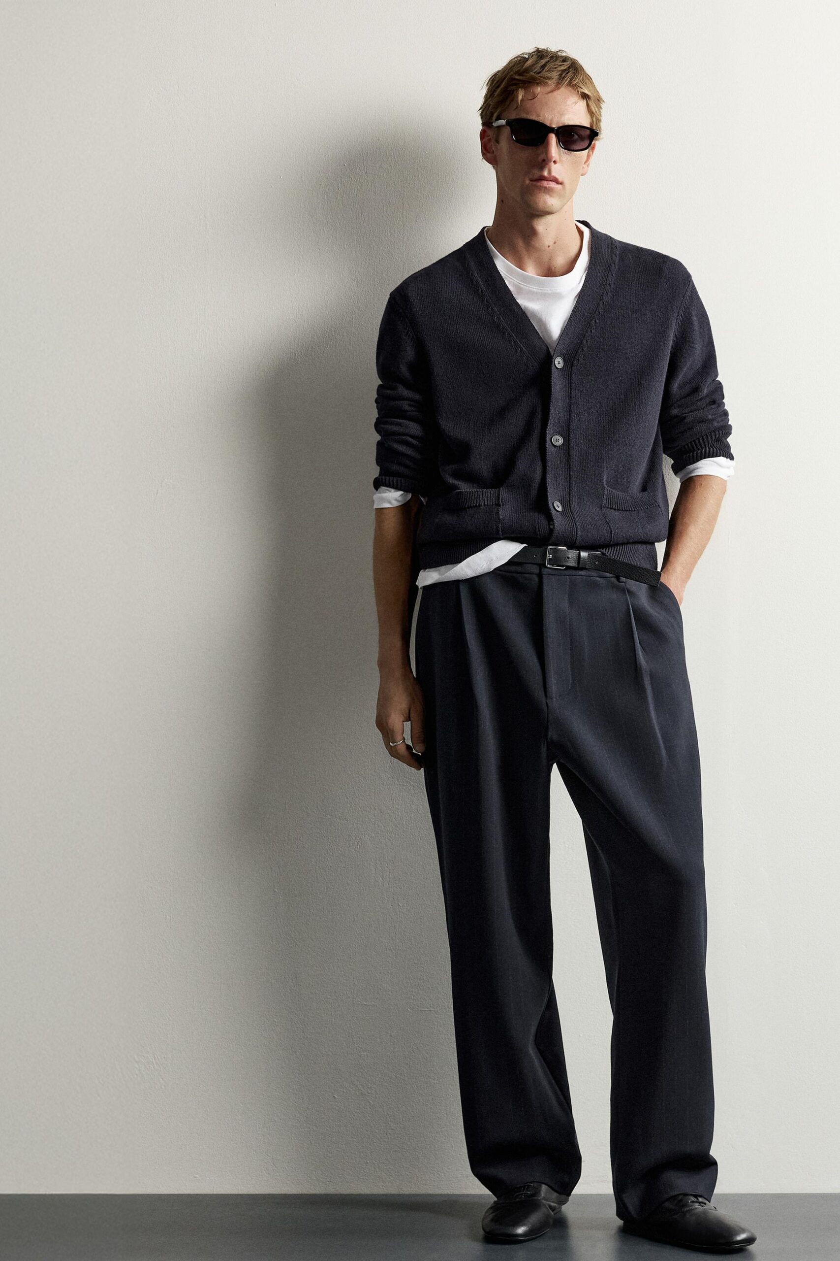 PANTALON PLISSÉ À COUPE DÉCONTRACTÉE