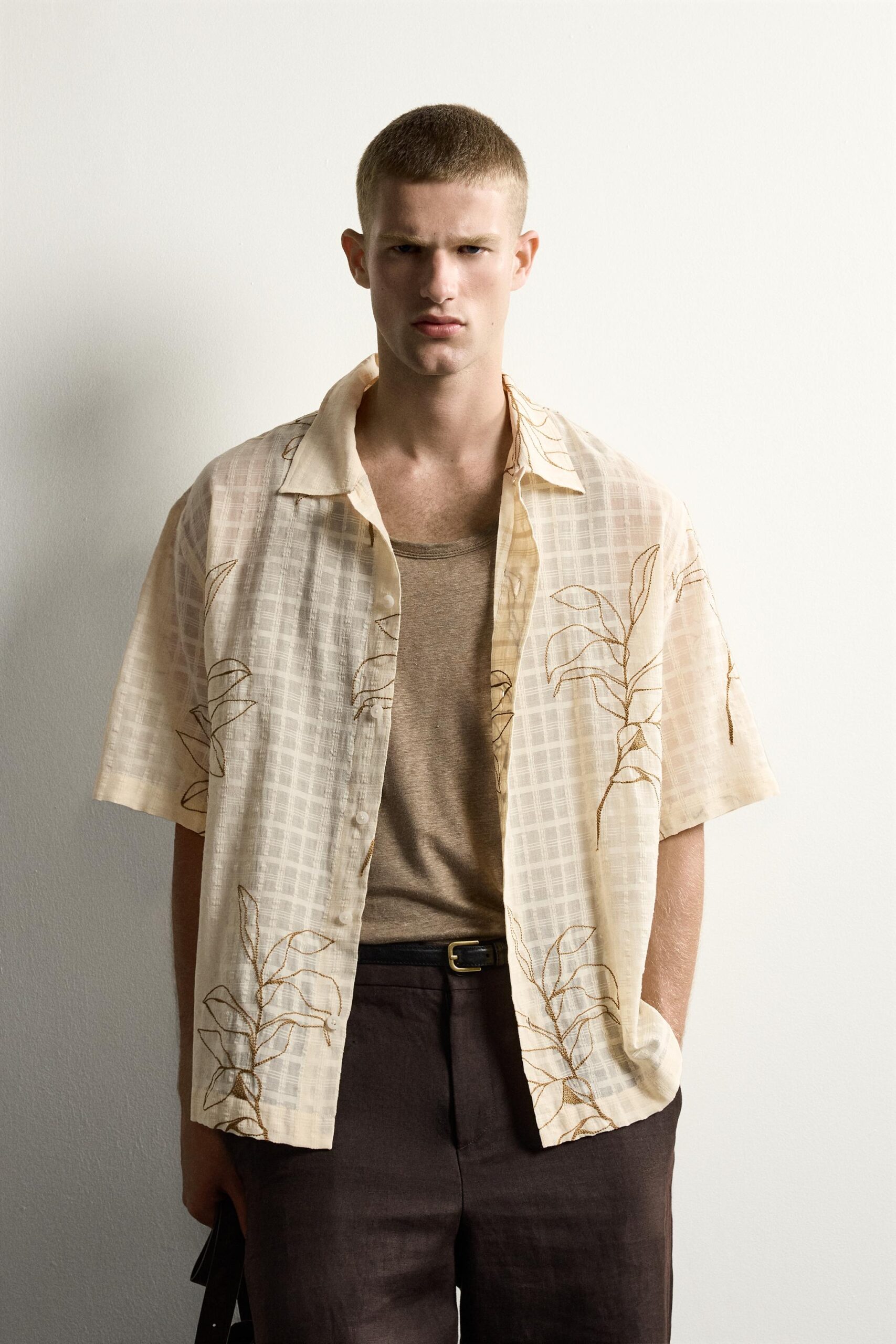 CHEMISE EN JACQUARD BRODÉE DE FEUILLES